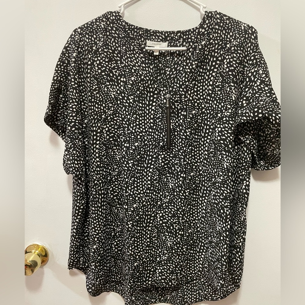 Maurice’s XL black short sleeve top with white dots, zipper front